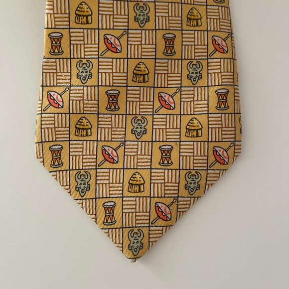 Vintage Hermes tiki print tie! - Picture 5 of 5